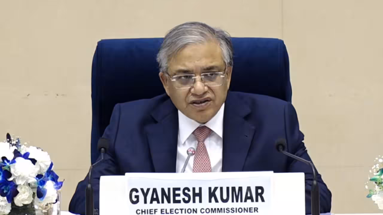 Former Judges Write Open Letter | ఈసీని అస్థిరపరిస్తే ప్రజాస్వామ్యానికే ముప్పు.. నిరసనల వేళ ఈసీకి మద్దతుగా రిటైర్డ్ జడ్జీలు