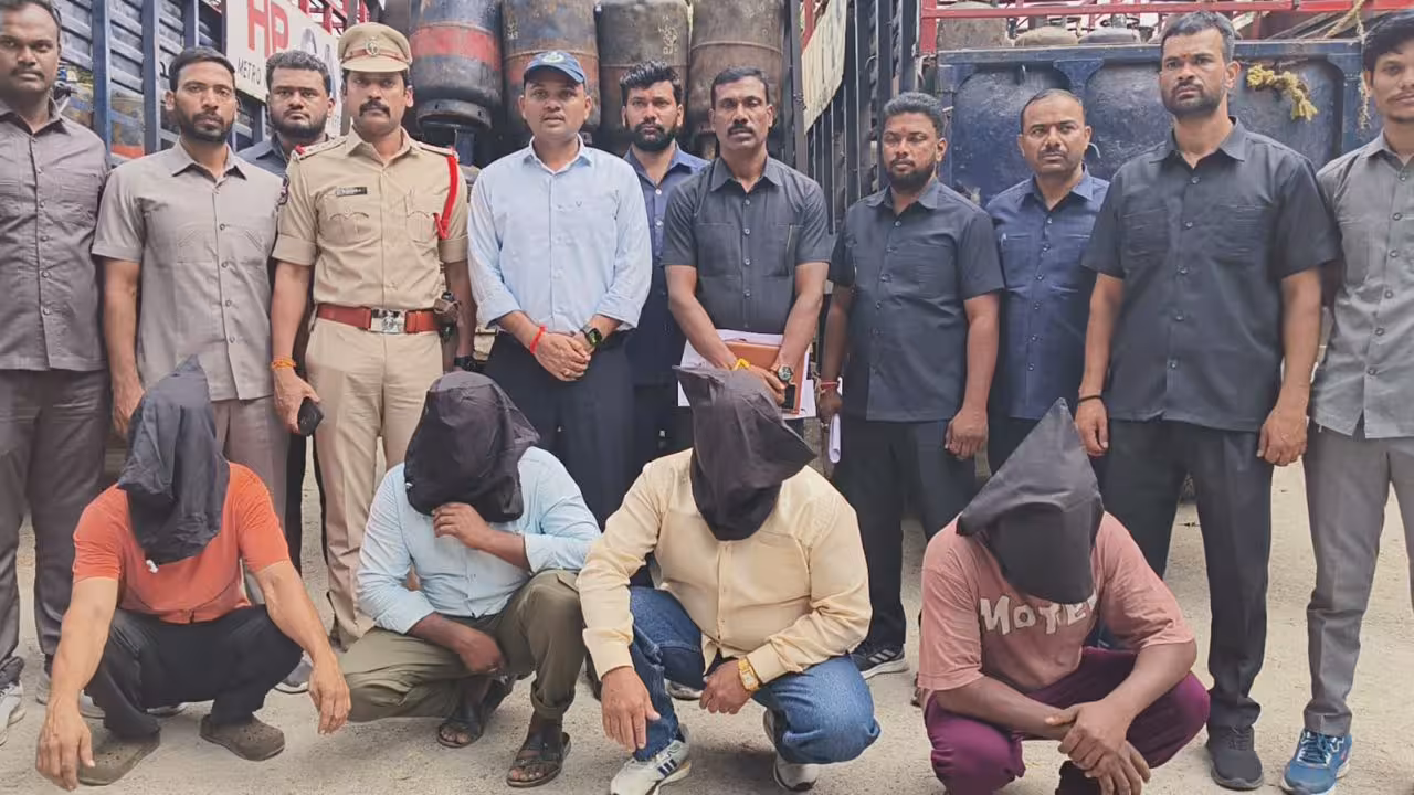 Arrest | అక్రమ గ్యాస్ సిలిండర్ల విక్రయ ముఠా అరెస్ట్