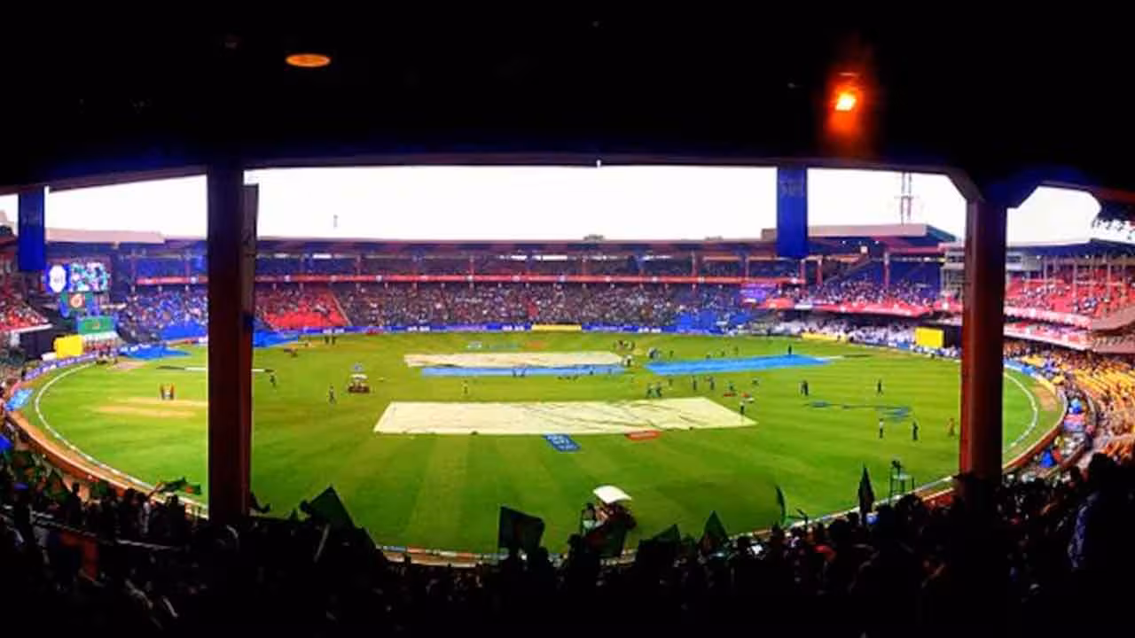 Chinnaswamy Stadium | బెంగళూరు చిన్నస్వామి స్టేడియంలో దొంగలు.. భారీ ఎత్తున ఫోన్ల చోరీ..