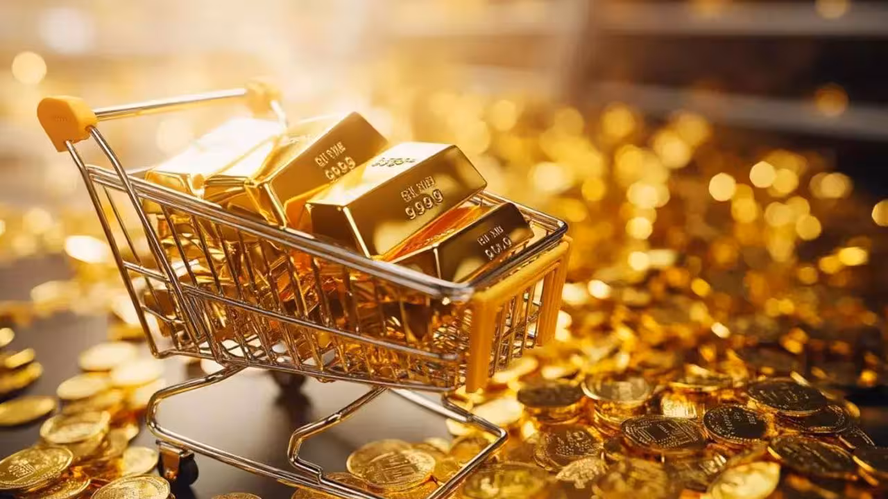 Gold Silver Prices | పసిడి ప్రియులకు గుడ్ న్యూస్.. మరోసారి తగ్గిన బంగారం ధర