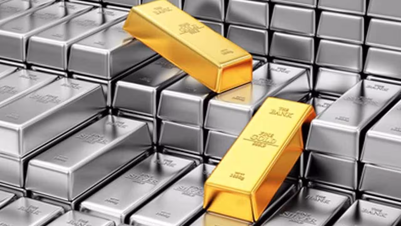 Gold-Silver Price | అంతర్జాతీయ పరిస్థితులు.. తగ్గిన బంగారం, వెండి ధరలు..!