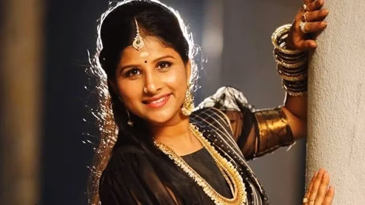 Mangli | నా కుటుంబాన్ని రోడ్డున పడేశారు – కన్నీళ్లు పెట్టుకున్న సింగర్ మంగ్లీ