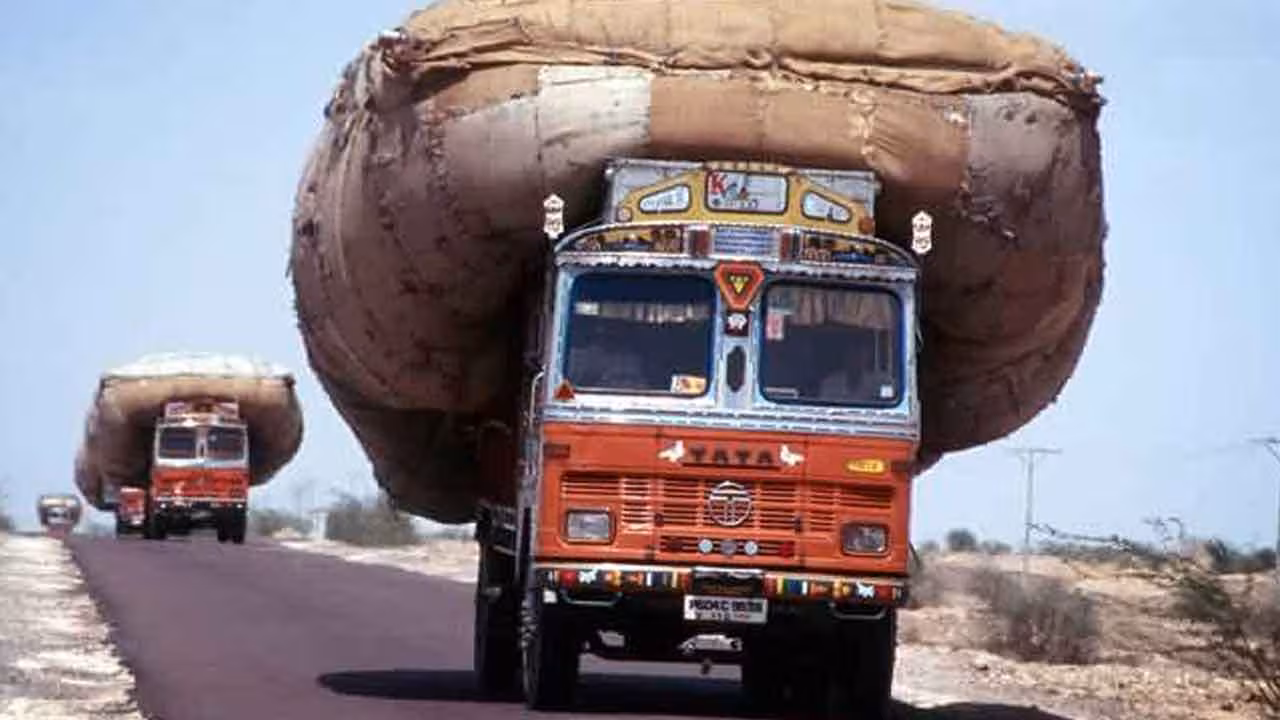 Overload | అధిక లోడ్తో వాహనాల్లో ప్రయాణిస్తే భారీ జరిమానా.. కేంద్రం కొత్త నియమాలు..