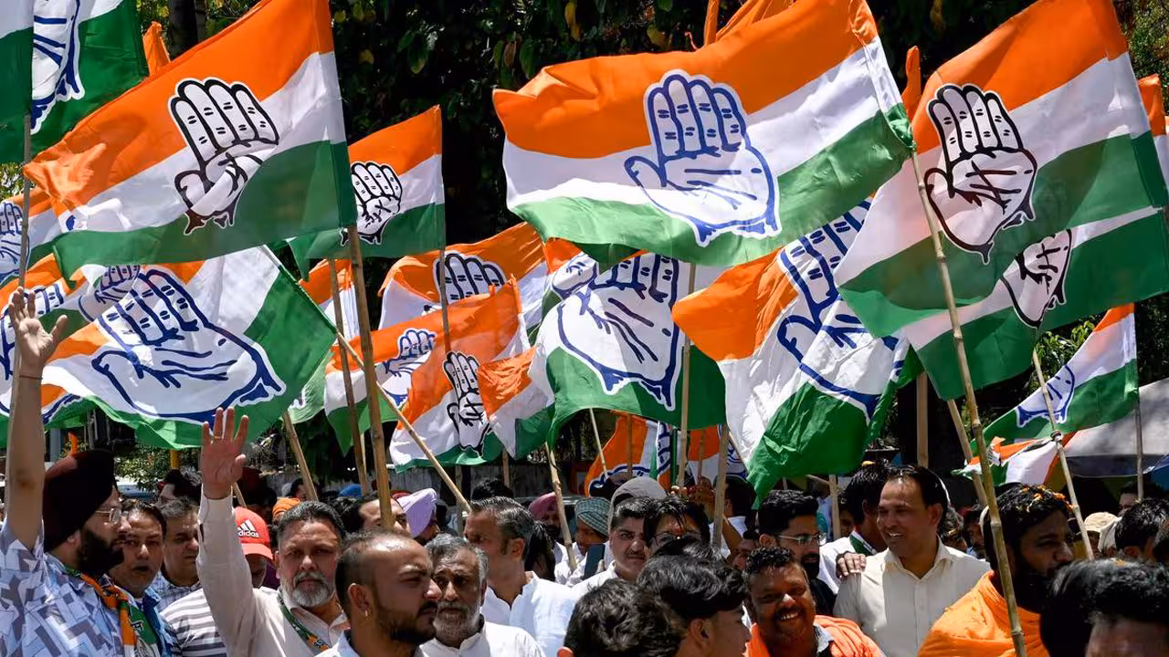 గాంధీ భవన్లో ‘పాత గురుతులు’.. పాలనలో ‘వలస వెలుగులు’: రేవంత్ మార్క్ కాంగ్రెస్లో అసలు కేడర్ ప్రశ్న!