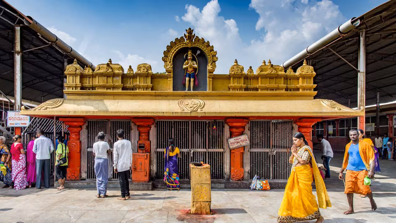 Kondagattu Anjanna | నాకు బంగారం ఇప్పిస్తే.. నీకు వెండి గద చేయిస్తా.. కొండగట్టు అంజన్నకు భక్తుల కోరికలు