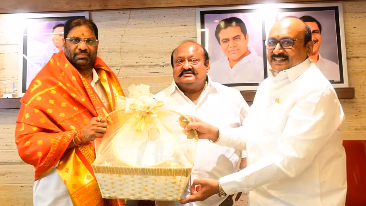 Munnuru Kapu Trust Board | ఆత్మగౌరవ భవన్ నిర్మాణం వేగవంతం చేయాలి.. మున్నూరుకాపు ట్రస్ట్ బోర్డు నిర్ణయం