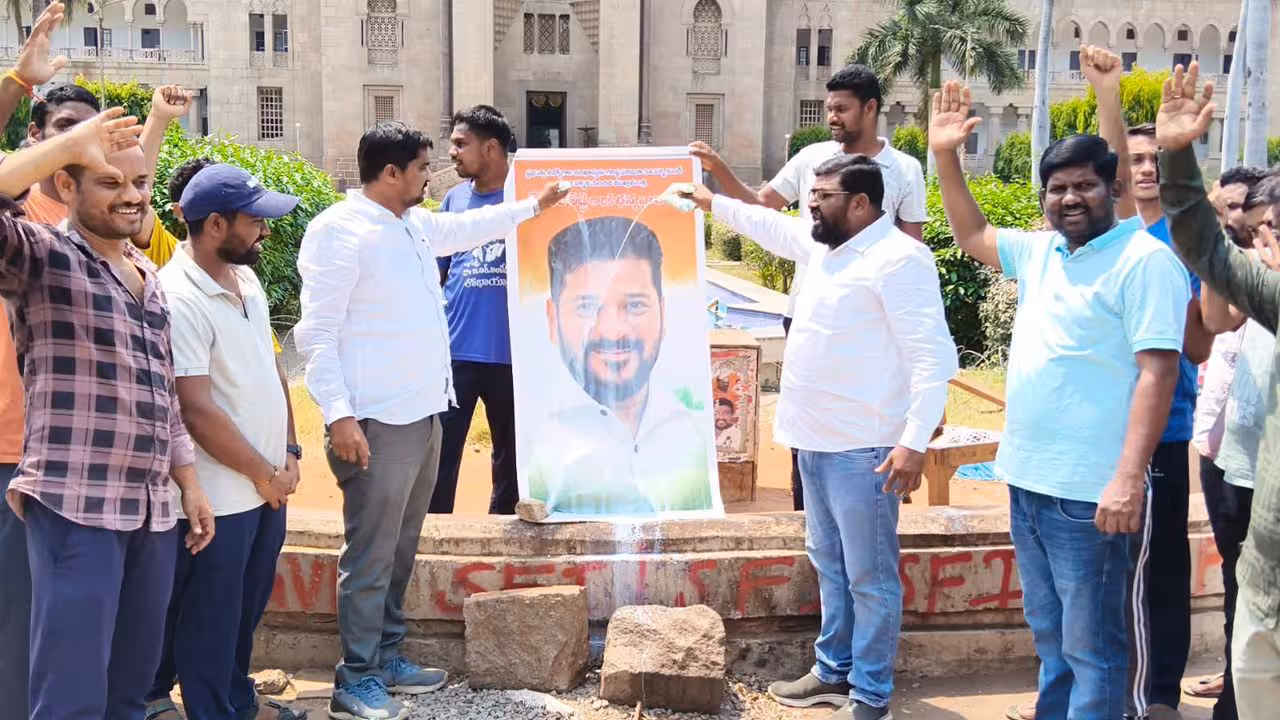 OU | వయోపరిమితి పెంపుపై హర్షం.. ఓయూలో సీఎం చిత్రపటానికి పాలాభిషేకం