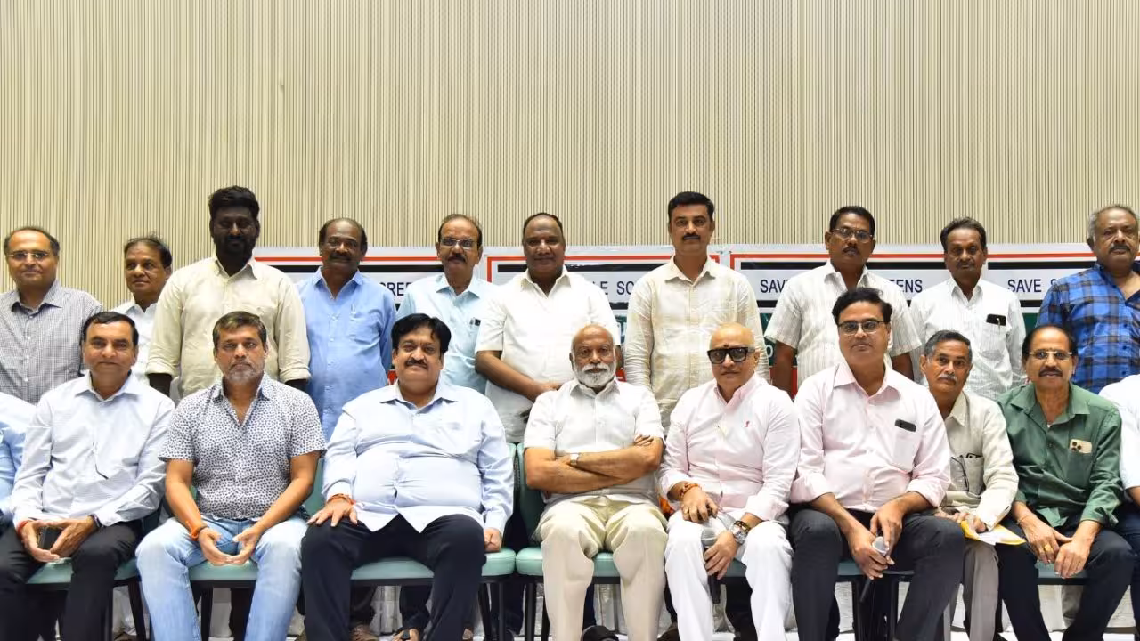 Tollywood | జీవోలు తెచ్చినా సింగిల్ స్క్రీన్స్లో టికెట్ ధరలను పెంచం – తెలంగాణ ఎగ్జిబిటర్ల నిర్ణయం