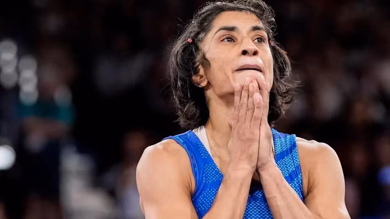 Vinesh Phogat | వినేశ్కు భారత రెజ్లింగ్ సమాఖ్య షాక్.. పోటీల్లో పాల్గొనకుండా నిషేధం..!