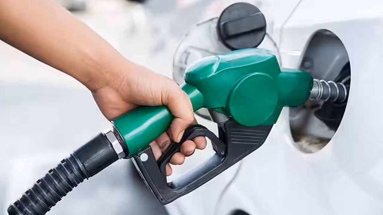 Fuel Prices | ఇంకా భారీగా పెరగనున్న పెట్రోల్, డీజిల్ ధరలు..? క్రూడ్ నిల్వల పరిస్థితేంటి..?