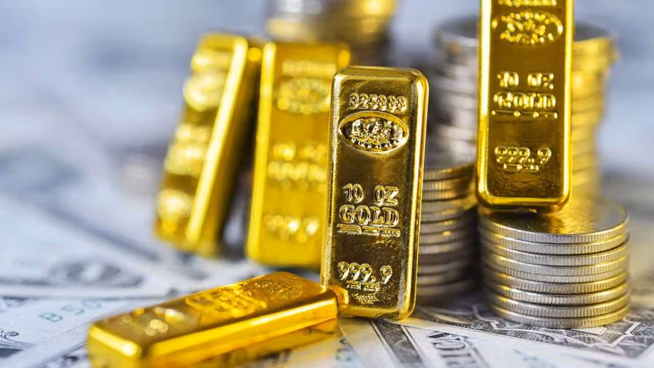 Gold | బంగారం ప్రియం.. అయినా తగ్గని కొనుగోళ్లు..