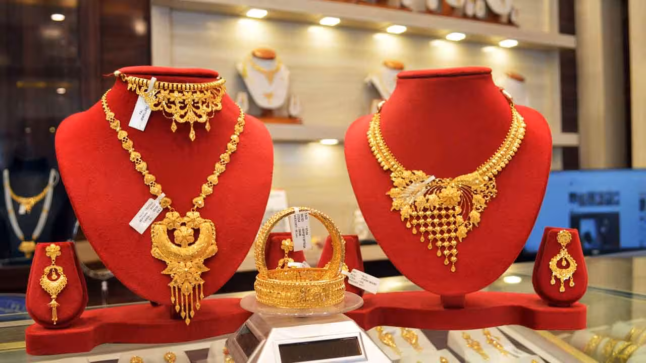 Gold And Silver Prices Today | బంగారం, వెండిపై పెట్టుబడులు పెరుగుతున్నాయా..? ధరలు ఎలా ఉన్నాయి..?