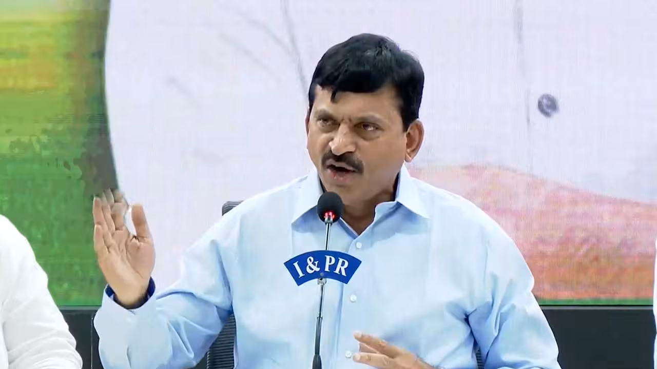 Heavy Rains | ఈ నెల 19 నుంచి భారీ వర్షాలు.. అప్రమత్తంగా ఉండాలని మంత్రి పొంగులేటి ఆదేశం