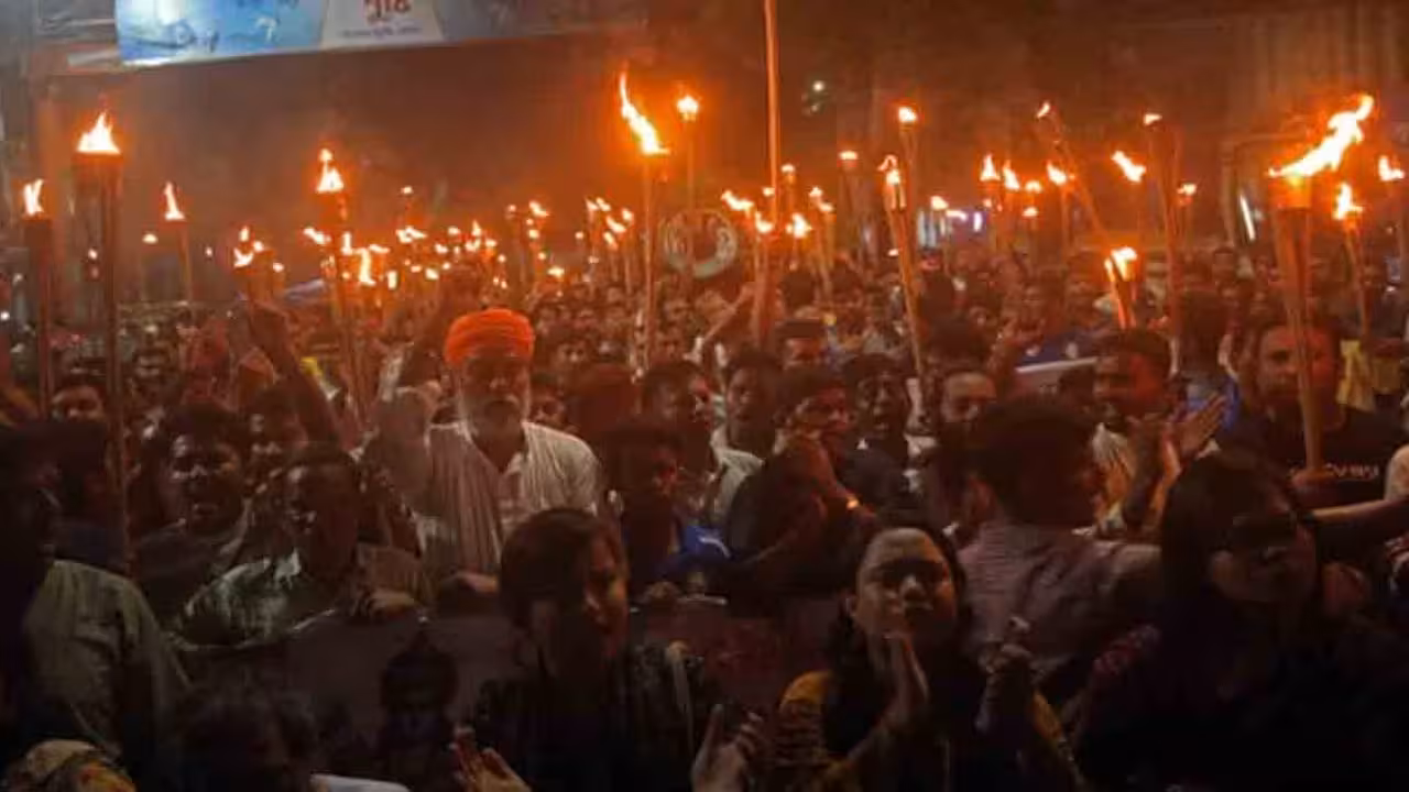 massive protest | రాముడిని అవమానించారని కదం తొక్కిన హిందూ సమాజం.. జై శ్రీరామ్ నినాదాలతో దద్దరిల్లిన ఢాకా