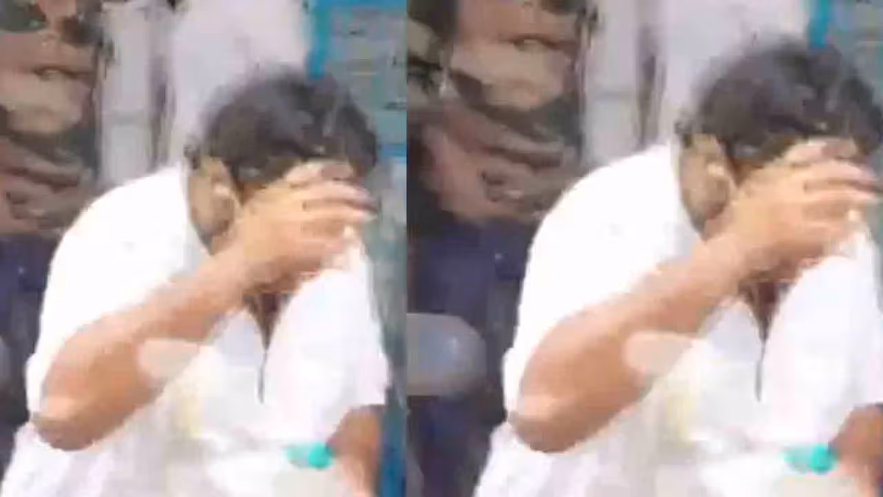 Soumitra Banerjee | దొంగ, దొంగ అంటూ.. మరో టీఎంసీ నేతపై కోడిగుడ్లతో దాడి.. వీడియో వైరల్