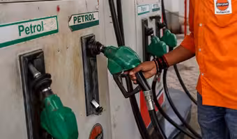 Fuel prices | ముడి చమురు తగ్గినా.. ఇంధన ధరలను వెంటనే తగ్గించలేం: కేంద్రం