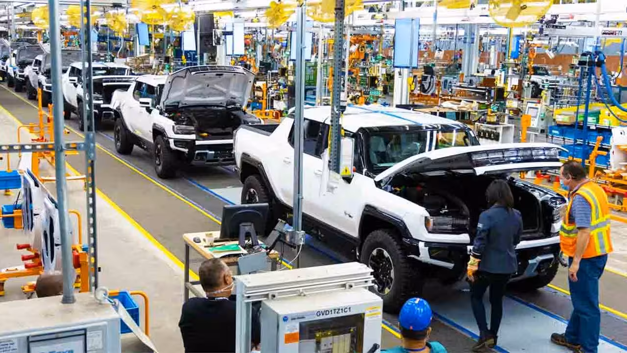 General Motors | 1,000 మంది ఉద్యోగులను తొలగించి.. 50 రోబోలను నియమించుకున్న సంస్థ