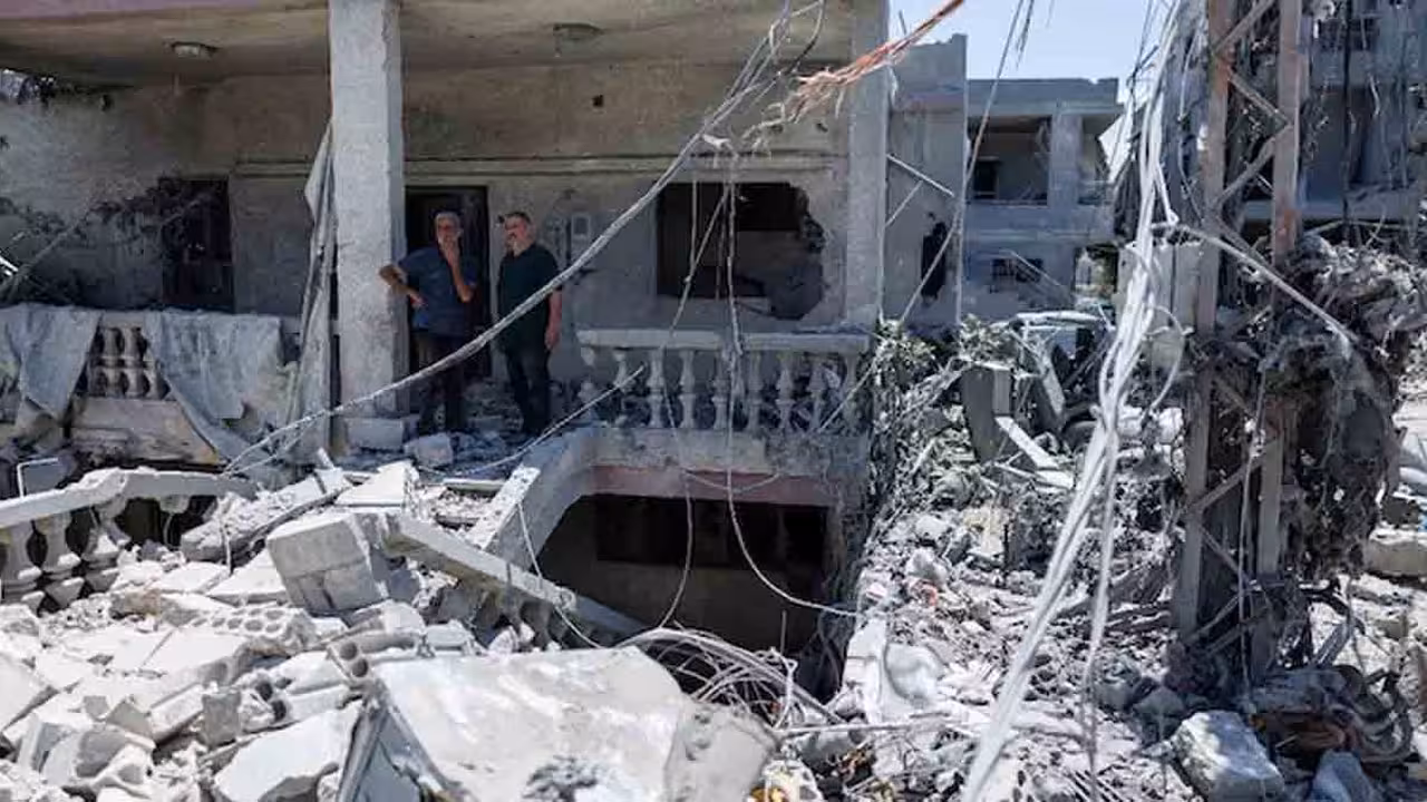 Israel Strikes On Lebanon | లెబనాన్పై మళ్లీ విరుచుకుపడిన ఇజ్రాయెల్.. 16 మంది మృతి