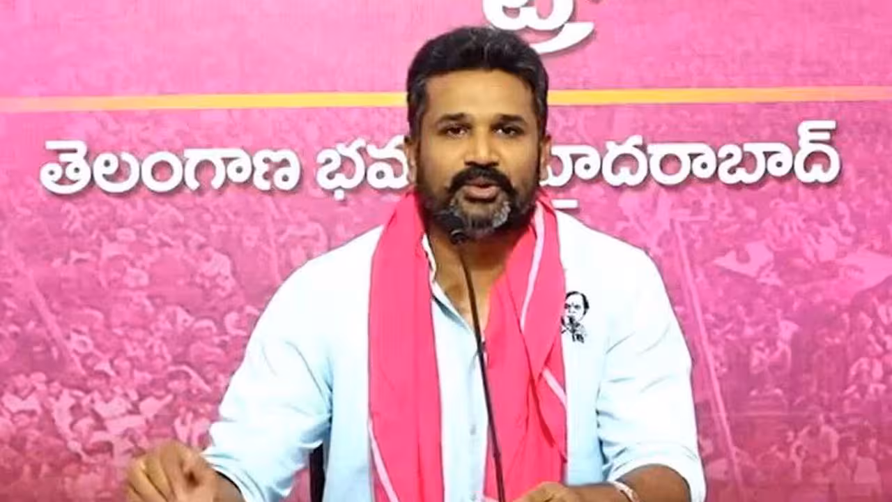BRS Party | కంటోన్మెంట్లో రూ.800 కోట్ల ప్రభుత్వ భూమిని కాపాడాలి : కలెక్టర్కు బీఆర్ఎస్ వినతి