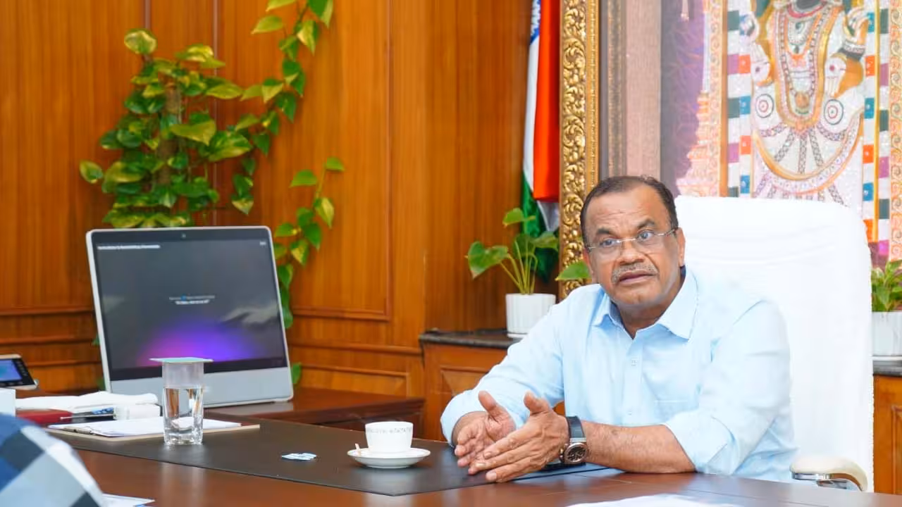 Komatireddy Venkat Reddy | వరదలపై వేగంగా స్పందించేందుకు ఆర్అండ్బీ స్పెషల్ ఎస్ఓపీ : మంత్రి కోమటిరెడ్డి