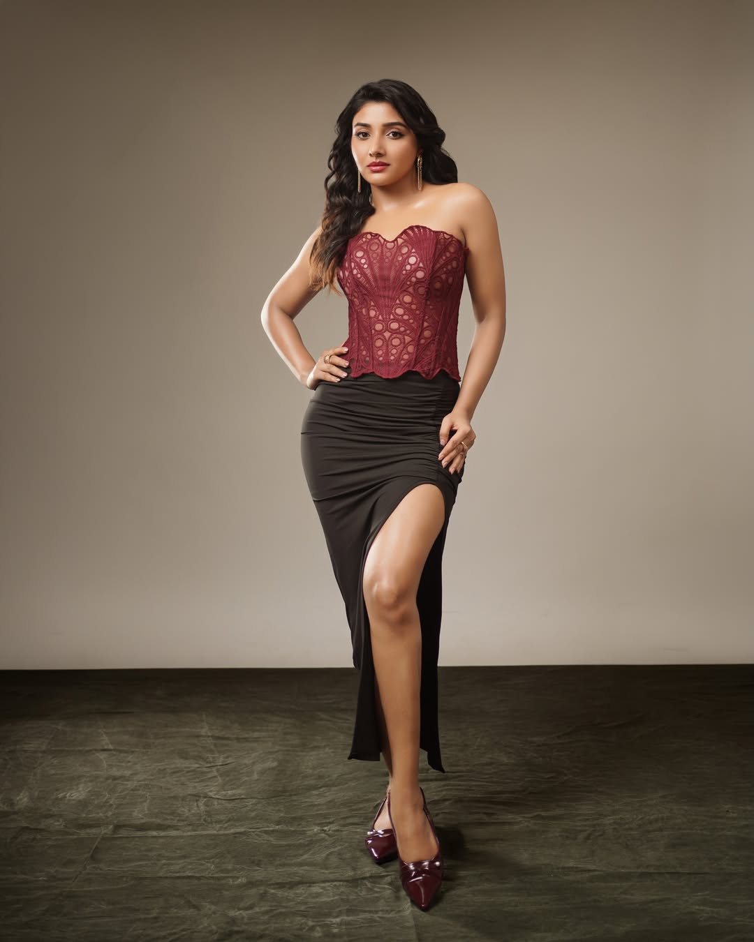 Mirna Menon | జైలర్ హీరోయిన్ గ్లామర్ షో - Image 6