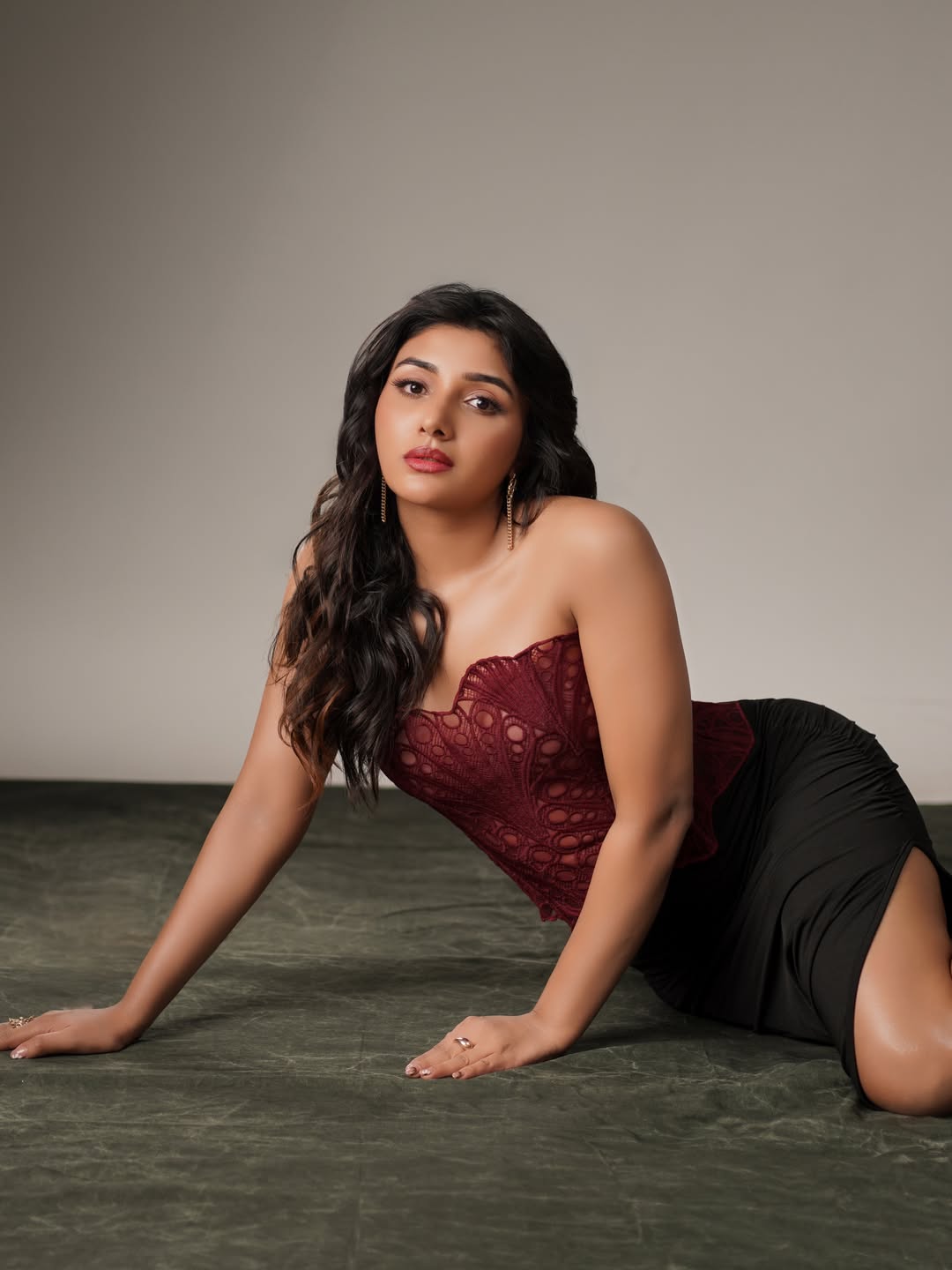Mirna Menon | జైలర్ హీరోయిన్ గ్లామర్ షో - Image 4