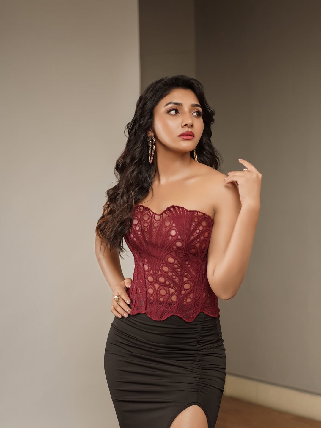 Mirna Menon | జైలర్ హీరోయిన్ గ్లామర్ షో - Image 2