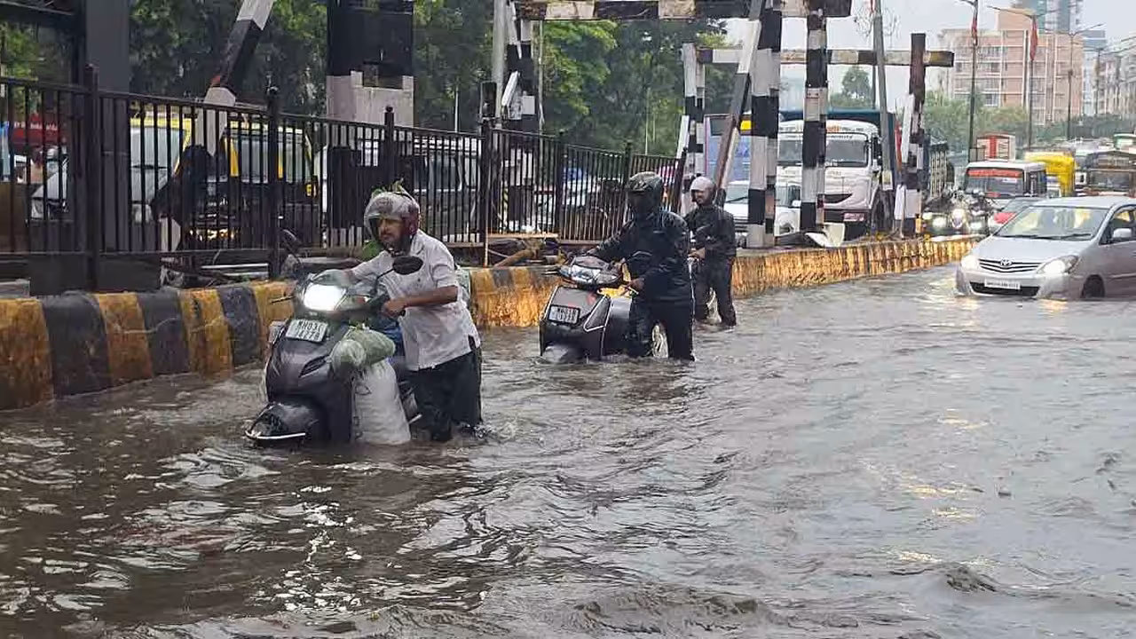 Mumbai Rains | ముంబైలో భారీ వర్షం.. ఎండ తీవ్రత నుంచి ఉపశమనం