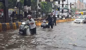 Mumbai Rains | ముంబైలో భారీ వ‌ర్షం.. ఎండ తీవ్ర‌త నుంచి ఉప‌శ‌మ‌నం