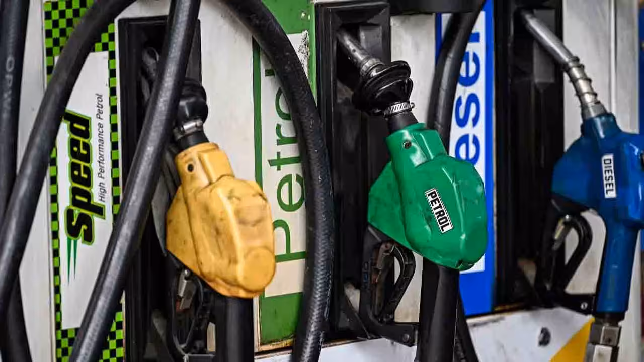 Petrol Pumps | వాహనదారులకు అలర్ట్.. పెట్రోల్, డీజిల్ విక్రయాలపై కేంద్రం ఆంక్షలు