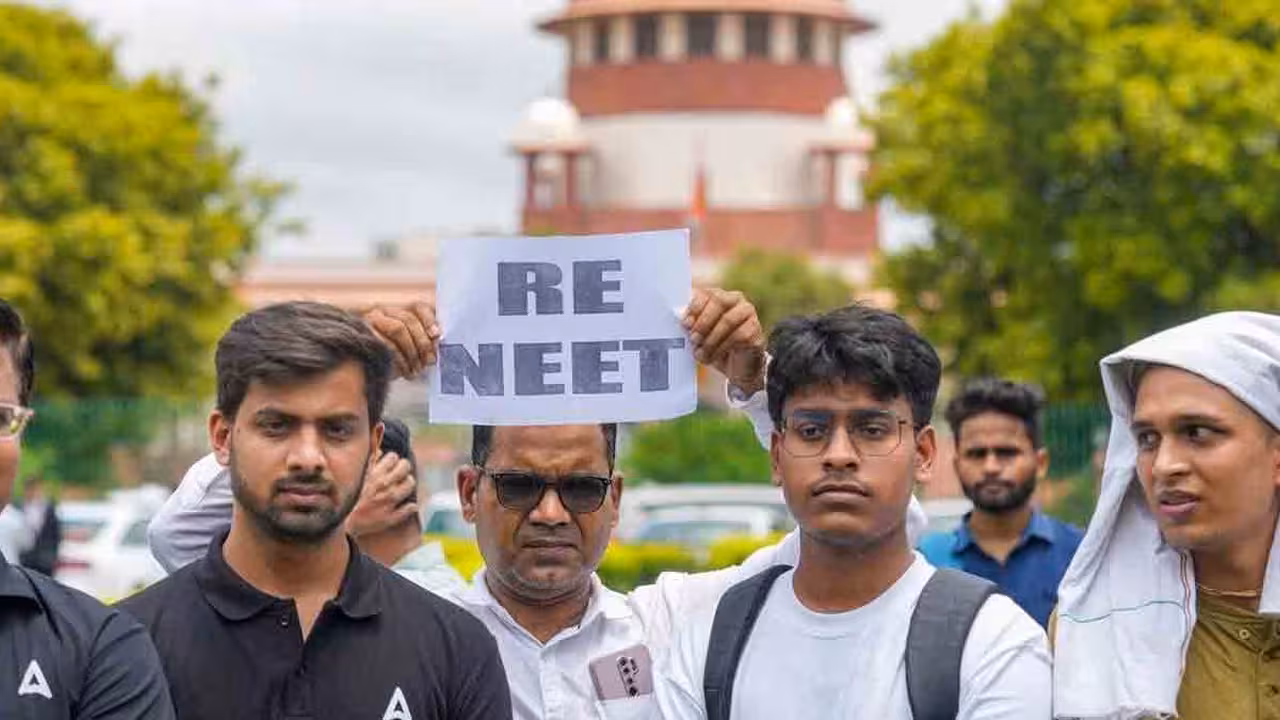NEET-UG 2026 | నీట్ రీ-ఎగ్జామ్కు లైన్ క్లియర్.. ఆ పిటిషన్లను తిరస్కరించిన సుప్రీంకోర్టు