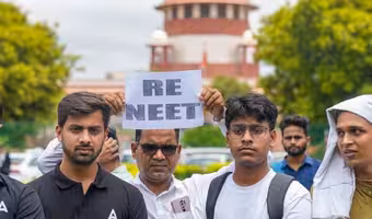 NEET-UG 2026 | నీట్​ రీ-ఎగ్జామ్​కు లైన్​ క్లియర్‌.. ఆ పిటిషన్ల‌​ను తిరస్కరించిన సుప్రీంకోర్టు