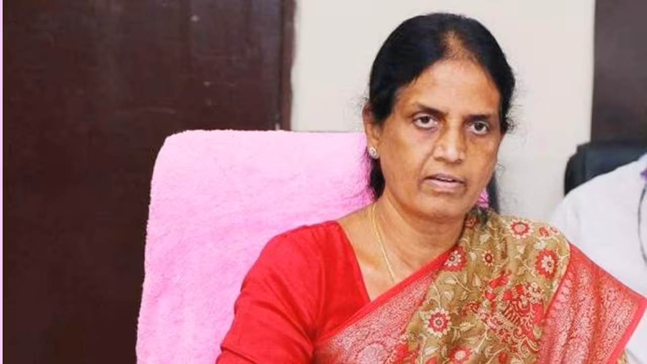 Sabitha Indra Reddy | నిరుద్యోగులపై లాఠీచార్జ్ దారుణం: సబితా ఇంద్రారెడ్డి