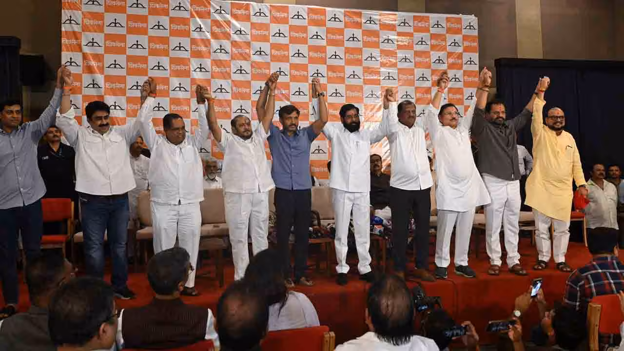 Shiv Sena UBT Split | ఉద్ధవ్ సేనకు షాక్.. షిండే వర్గంలో చేరిన ఆరుగురు రెబల్ ఎంపీలు