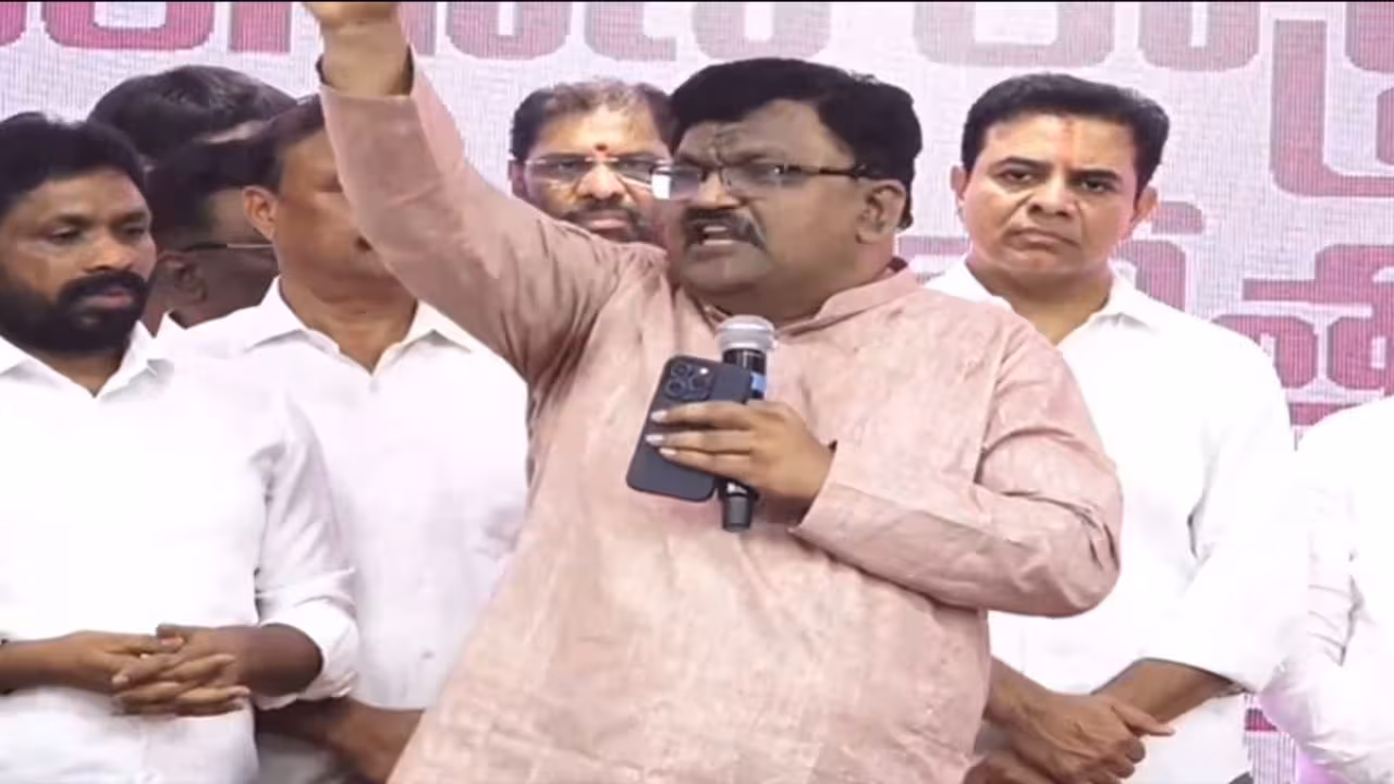 Deshapathi Srinivas | తెలంగాణ మీద గద్దలు తిరుగుతున్నయ్.. శత్రువులకు తలుపులు తెరిచే ద్రోహి ఉన్నడిక్కడ: దేశపతి శ్రీనివాస్ ఫైర్