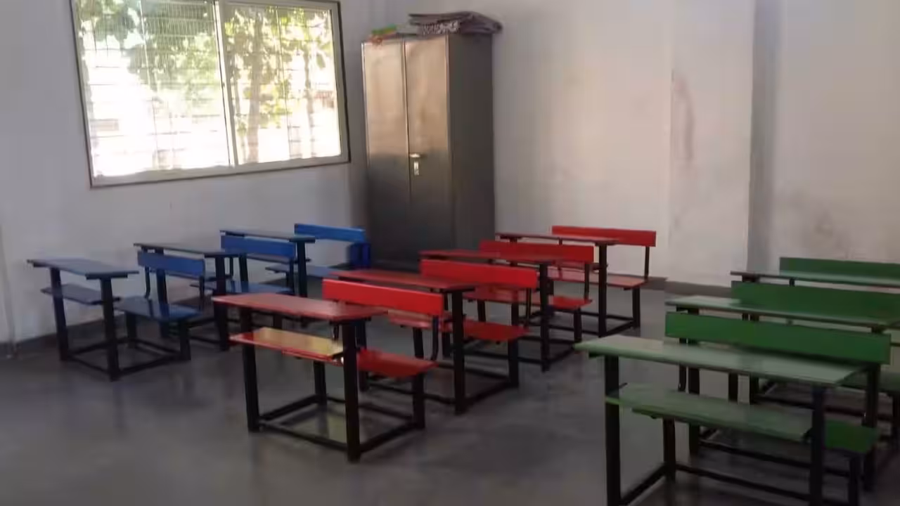 Maharashtra Teachers Arrest | పాఠశాలలో పాకిస్థానీ పాట.. ప్రిన్సిపల్, ఇద్దరు టీచర్లపై కేసు