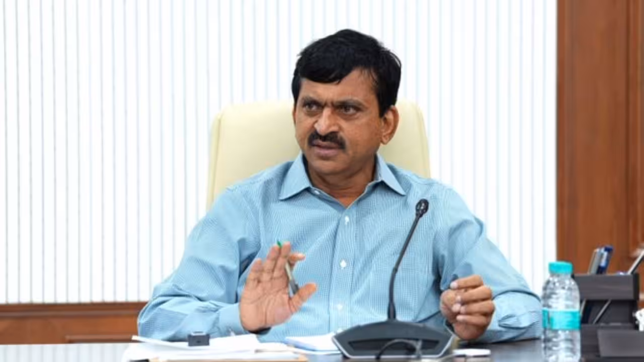 Ponguleti Srinivas Reddy | దరఖాస్తు చేసిన వెంటనే పాస్బుక్లు ఇవ్వండి