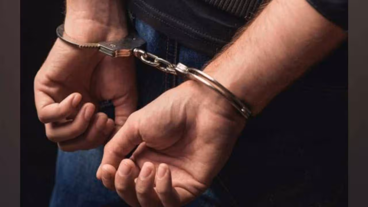 Crime News | భర్త సిగరెట్ తాగొస్తానని వెళ్లాడు.. ఎంతకీ తిరిగి రాకపోయేసరికి భార్య!