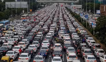 Bengaluru Traffic Viral Post | 4 కిలోమీటర్లకు 35 నిమిషాలా?.. బెంగళూరు ట్రాఫిక్కు 'స్టాక్హోమ్ సిండ్రోమ్' అంటూ నెటిజన్ ఆగ్రహం!