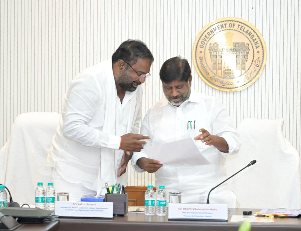 Telangana Govt to Supply Vijaya Milk to 27 Lakh Students Assures Dairy Farmers