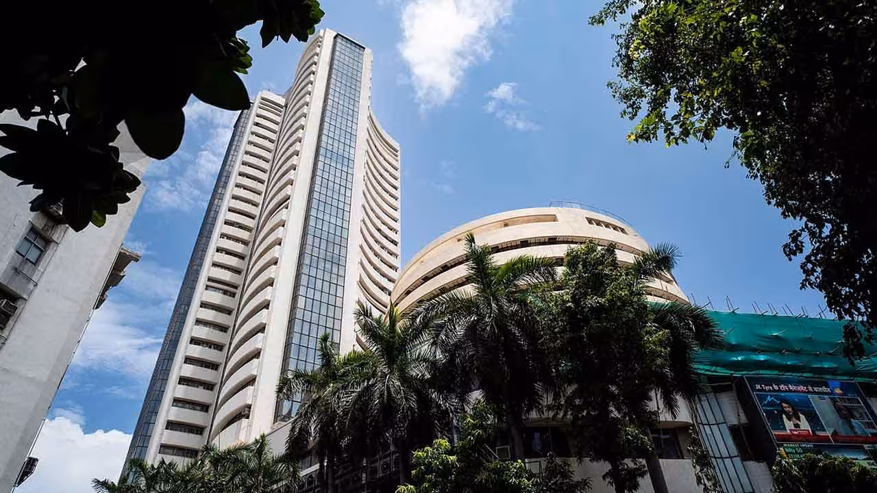 Stock Markets | ఫ్లాట్గా ట్రేడవుతున్న సూచీలు.. మార్కెట్ల పయనమెటు..?
