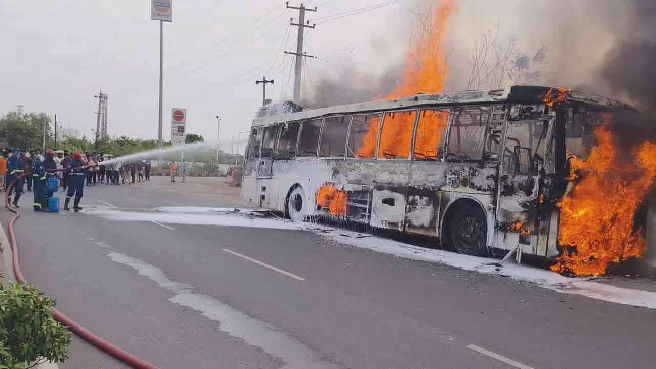 Bus Accident | ఎలక్ట్రిక్ బస్సులో మంటలు.. ఆర్టీసీ బస్సు ఢీకొని యువతి మృతి