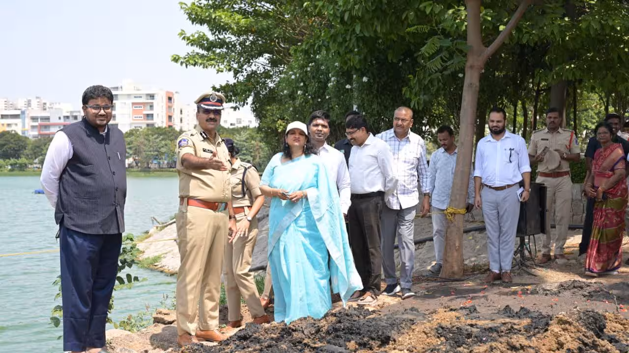 CP Ramesh | రోడ్లపై నీరు నిల్వకుండా ముందస్తు చర్యలు తీసుకోండి.. అధికారులకు సూచించిన సైబరాబాద్ సీపీ