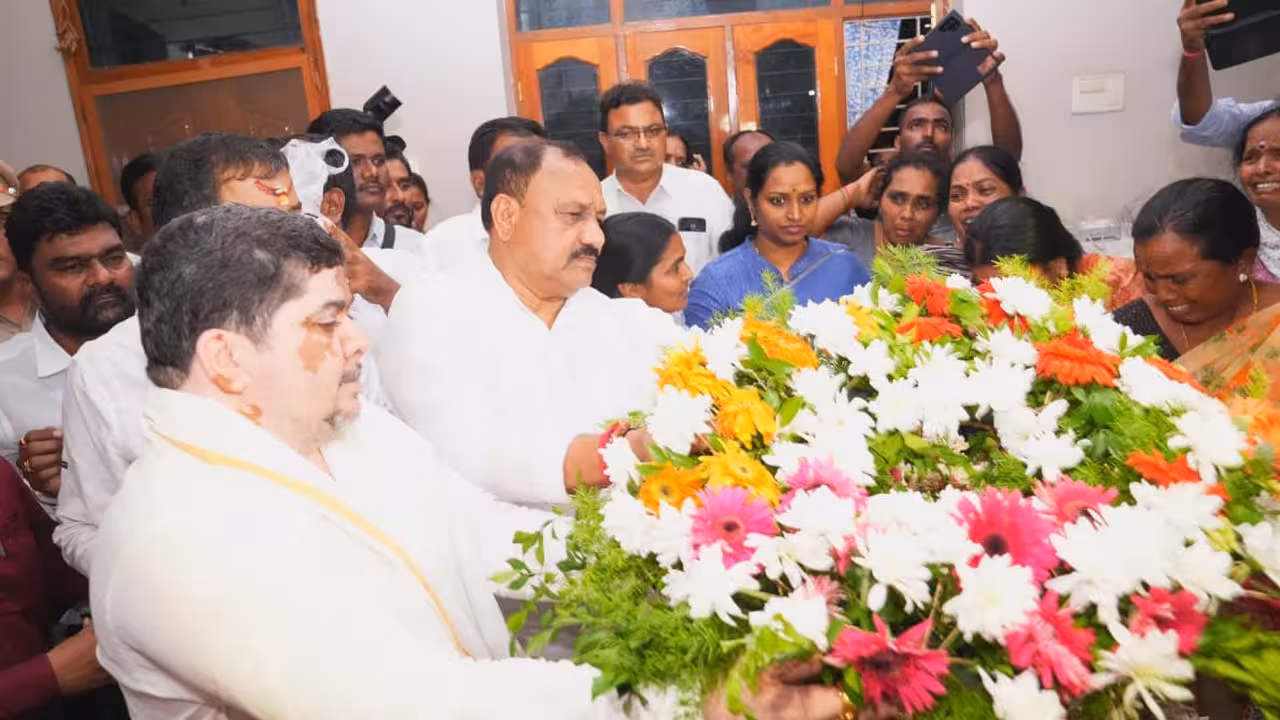 MVI Venkanna Death Minister Ponnam Prabhakar Orders High-Level Probe