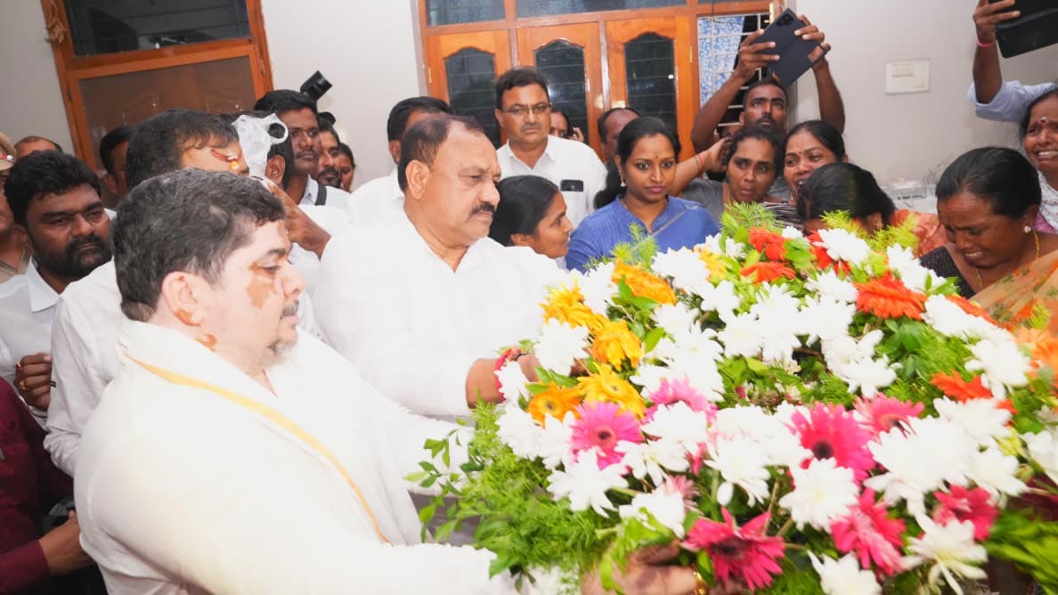 MVI Venkanna Death Minister Ponnam Prabhakar Orders High-Level Probe