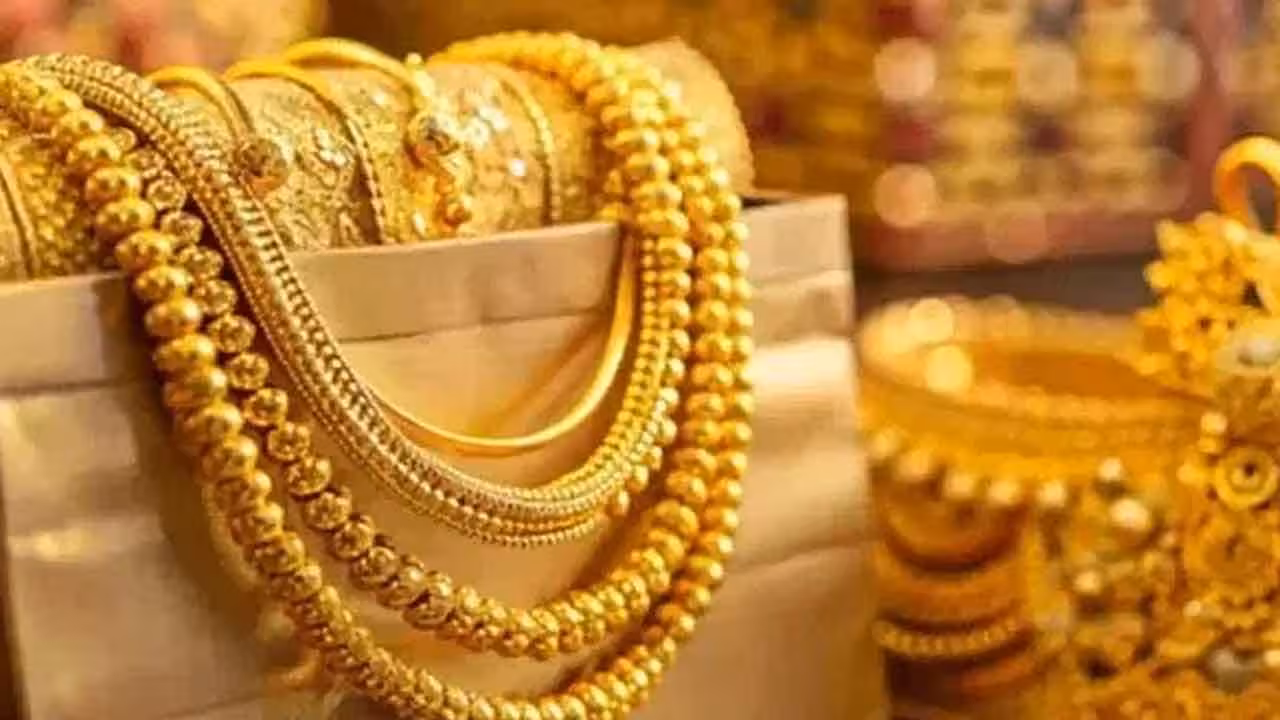 Gold And Silver Prices Today | ఒక్క రోజులోనే రూ.36వేలు తగ్గిన బంగారం ధర.. కొనుగోళ్లకు చాన్స్ వచ్చిందా..?