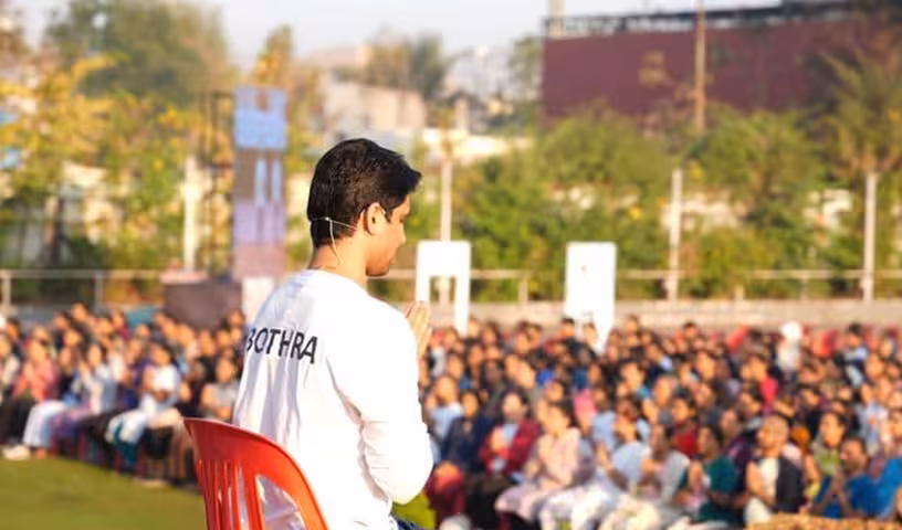 Saurabh Bothra | ఐఐటీ జాబ్ వద్దనుకుని ‘యోగా’ గురువయ్యాడు.. 169 దేశాల్లో 1.5 కోట్ల మందికి ‘యోగా’ నేర్పుతున్న యువకుడు!