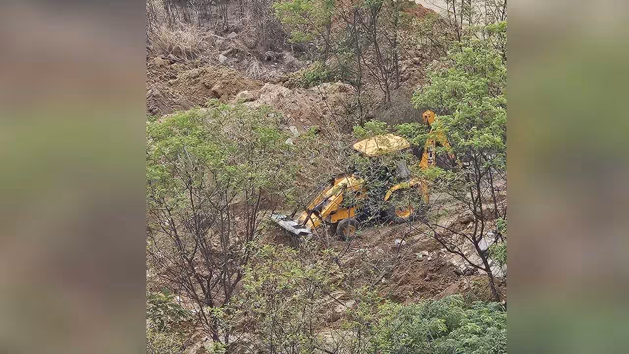 Kancha Gachibowli | హెచ్సీయూ భూముల్లో మళ్లీ బుల్డోజర్..? హైదరాబాద్ ఊపిరితిత్తులపై దాడి..!