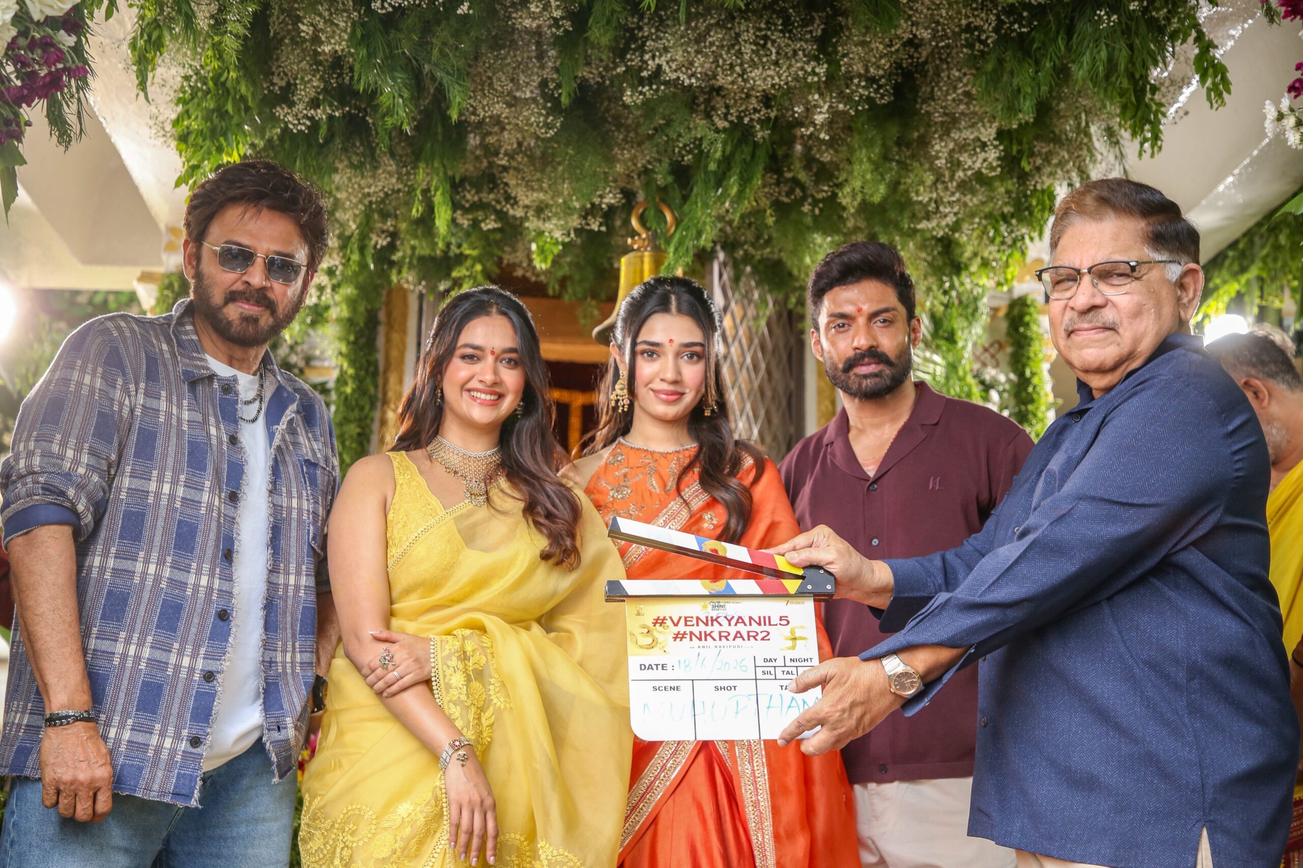 హీరోయిన్లు అంటే అంత చలకనా? అంటూ రాఘవేంద్రరావు తీరుపై నెటిజన్లు ఫైర్ అవుతోన్నారు. గొప్ప దర్శకుడివై ఉండి ఇదేం పాడు బుద్ది అంటూ నెగెటివ్ కామెంట్స్ చేస్తున్నారు. నెటిజన్లు ట్వీట్స్ వైరల్ అవుతోన్నాయి.
