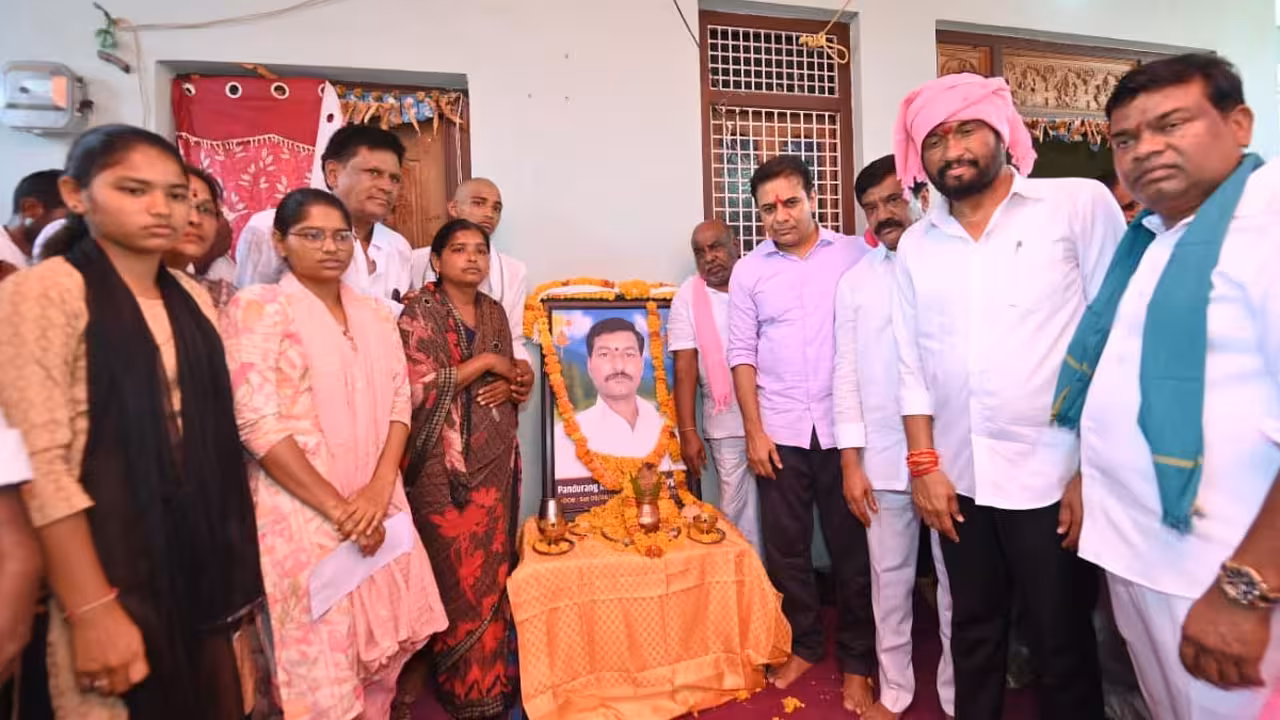 KTR Adilabad Visit | పంట కొనకపోతే ఆత్మహత్య కాదు.. కాంగ్రెస్ లీడర్ల కాలర్ పట్టుకొని నిలదీయండి : కేటీఆర్ పిలుపు